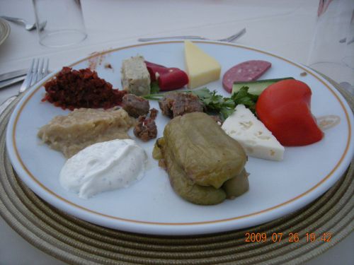 披露宴の典型的トルコ料理前菜