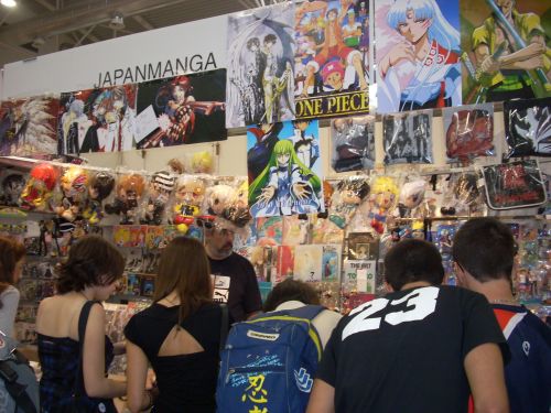 日本の漫画本や関連グッズを販売するブース