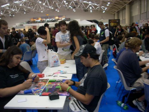 会場のカードゲームトーナメントコーナーで遊戯王バトル