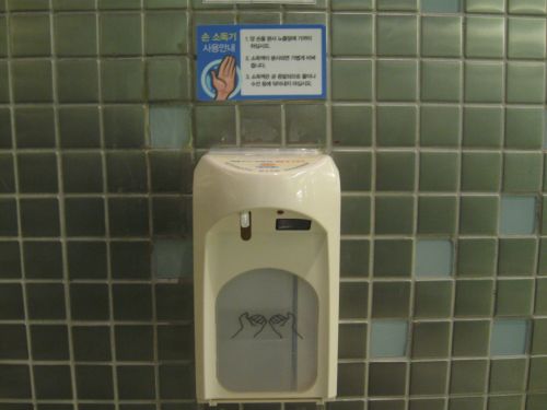 こちらも違うスーパーの消毒液