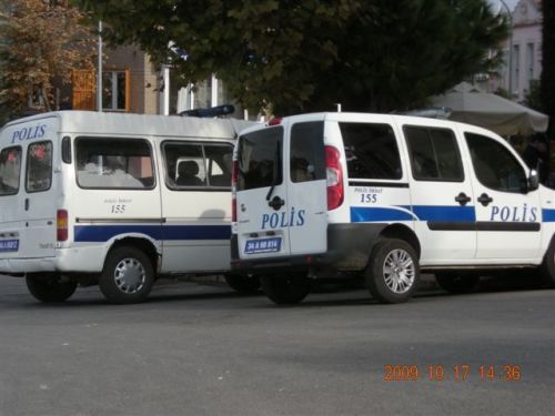 エンジン付の車両はパトカーと消防車だけ