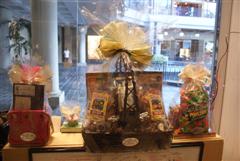 自在に詰めてラップしてくれるギフトバスケット