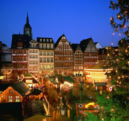 レーマー広場のクリスマス市の様子 (www.frankfurt-tourismus.deより引用)