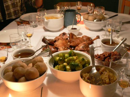 左からクローゼ、芽キャベツ、ザワークラウト、栗。切り分けられたガチョウのお肉は食欲をそそります