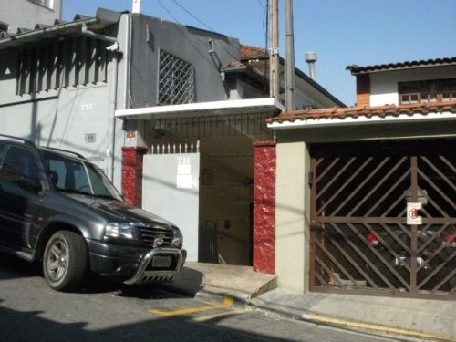 レストランは住宅街にあり、特別の看板もなく、住所を知らないと見過ごしてしまいそうです