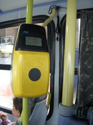 バスでビリェッテ･ウニコを通す機械