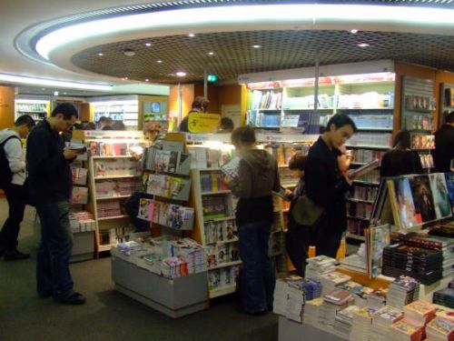 欧州で大規模に展開する本・DVDなど扱っているフナック店