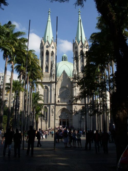 サンパウロのセー広場にある大きなセー大聖堂