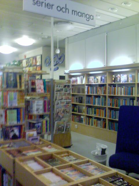 ヨーテボリ中央図書館の漫画コーナー mangaとローマ字で書かれています