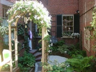 美しい花のゲートが