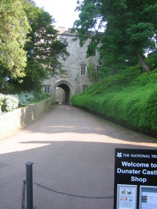 お城の入り口にあるギフトショップ