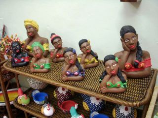 ブラジルの工芸品を扱うサンパウロのお土産店内にて