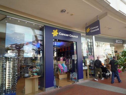 ショッピングセンター内にある癌カウンシルのショップ