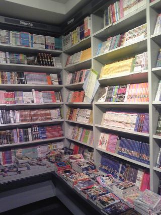 書店のMANGAコーナー