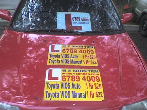 オートマは1時間約1700円、マニュアルは約1400円。