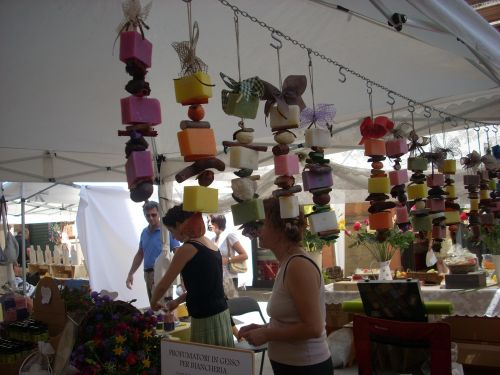 オーナメント用にカラフルなソープの吊るしも素敵