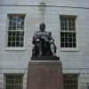 ジョン・ハーバード銅像に隠された嘘