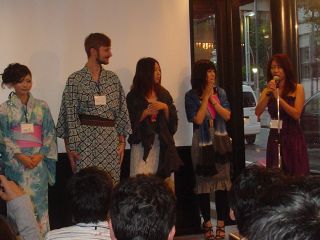 名古屋の伝統工芸・有松鳴海絞りの授業に参加したチームによる発表