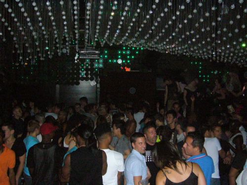 日曜の夜なのにギュウギュウ