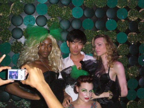 ドラッグクイーンの方たちも場を盛り上げます