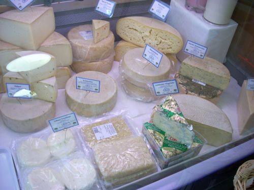 村のオーガニックチーズ専門店