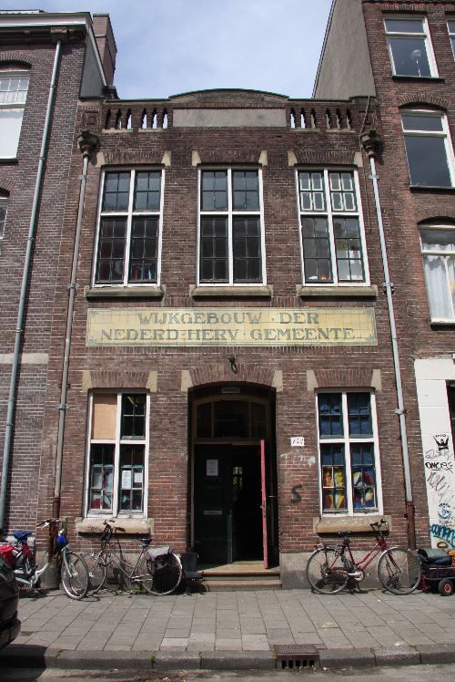 ホームレス収容所の入り口