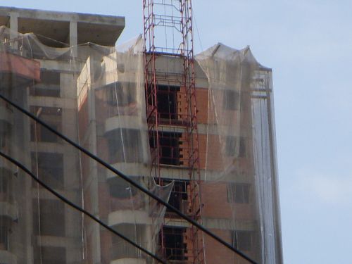 壁はレンガを積んでできています