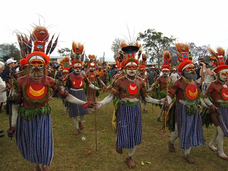 仲良しで行進？