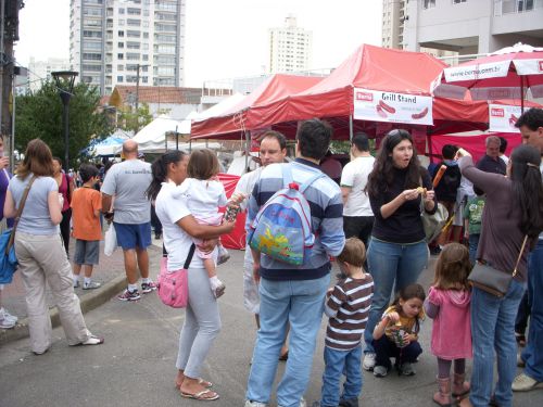 町中の通りで開催される「ドイツ祭り」