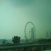 シンガポール上空を覆う白い煙「ヘイズ」