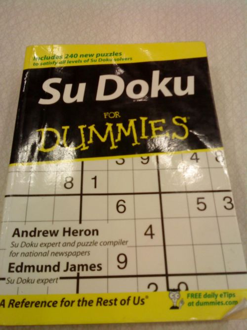 数独だけが集められて載っている本、レベルは低いものから非常に高いものまで載っています
