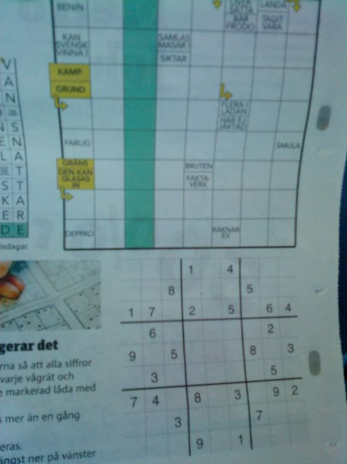通勤、通学時の電車の中で多くの市民が読む無料の新聞「メトロ」にも、数独やクロスワードパズルが載っています