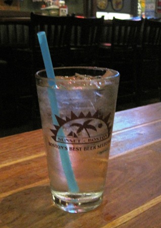 水を頼むとほぼ必ずストローがついてくる