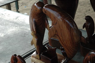 木彫りイルカ