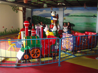 ちょっとした遊園地のような遊具