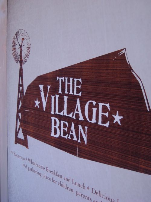 カントリービレッジ内にあるカフェ「ビレッジビーン」の看板