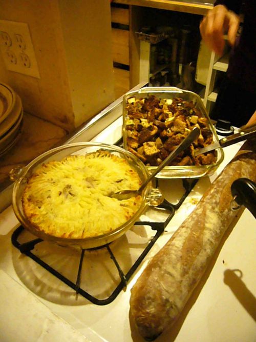 手前がマッシュポテト、奥がスタッフィング