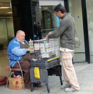 彼らは、お金に触れて判断し、おつりを返してくれます