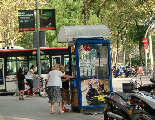 良く見ると、キャビンにONCEのマークが記してありました