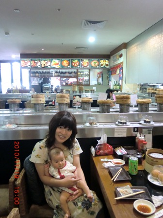 妹と娘 日本食レストランにて