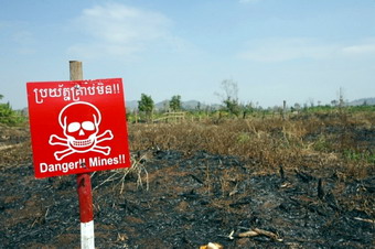 カンボジアの地雷原