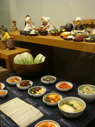 キムチ作り工程が人形で展示されています