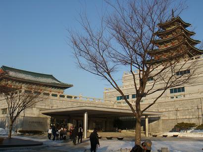 国立民族博物館、地下鉄３号線安国駅から15分です