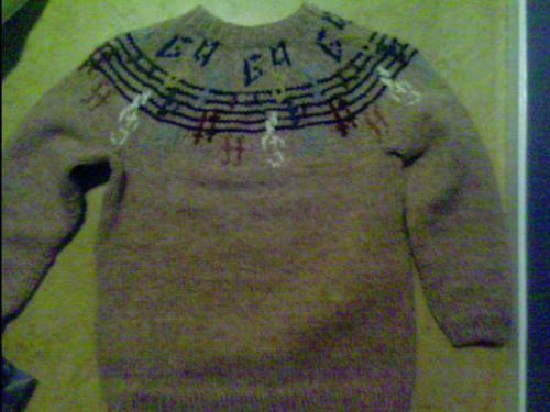 私愛用の音楽模様セーター　