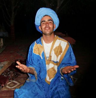 私の駱駝を引いてくれたエサイッド君。記事内容と関係ありません