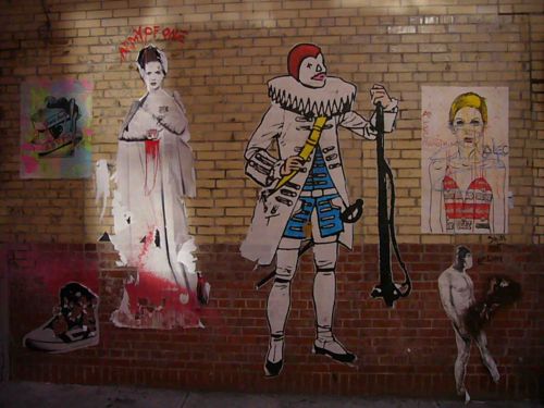 このように紙が貼付けられてます。かっこいいです