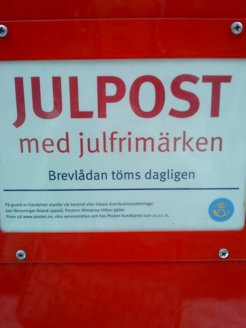 JULPOST クリスマスカード用の切手を貼ってあるものを投函するように、記載されています