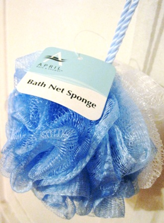身体を洗う、丸いナイロンのスポンジ
