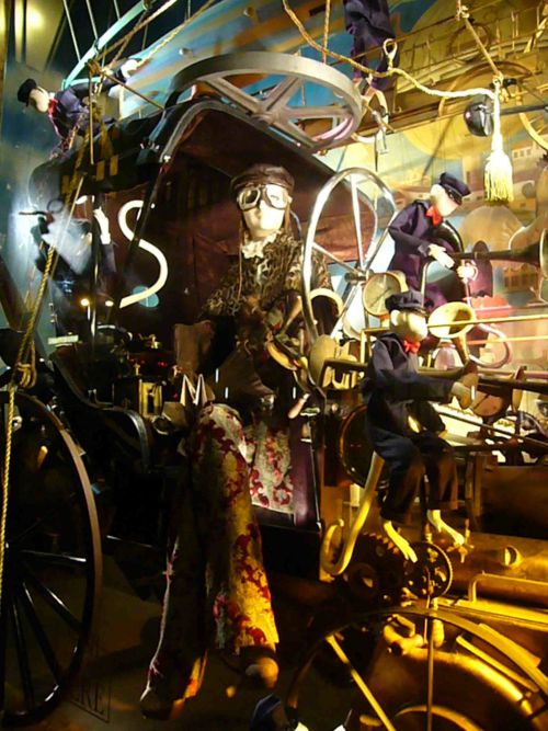 馬車型の飛行船で空の旅。