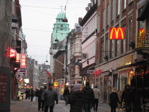 ストロイエはコペンハーゲンの中心的存在のショッピング街です